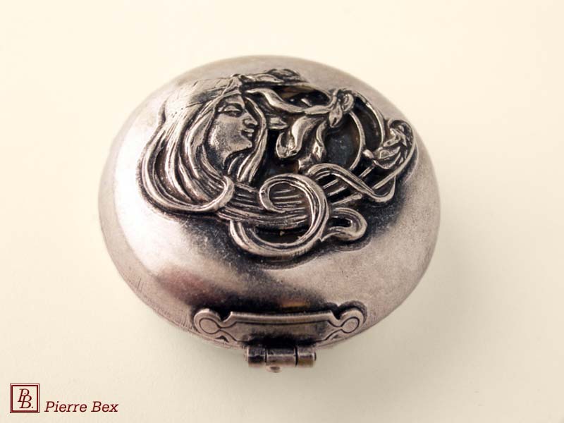 Pierre Bex Art-Nouveau pillbox lady 42149-03